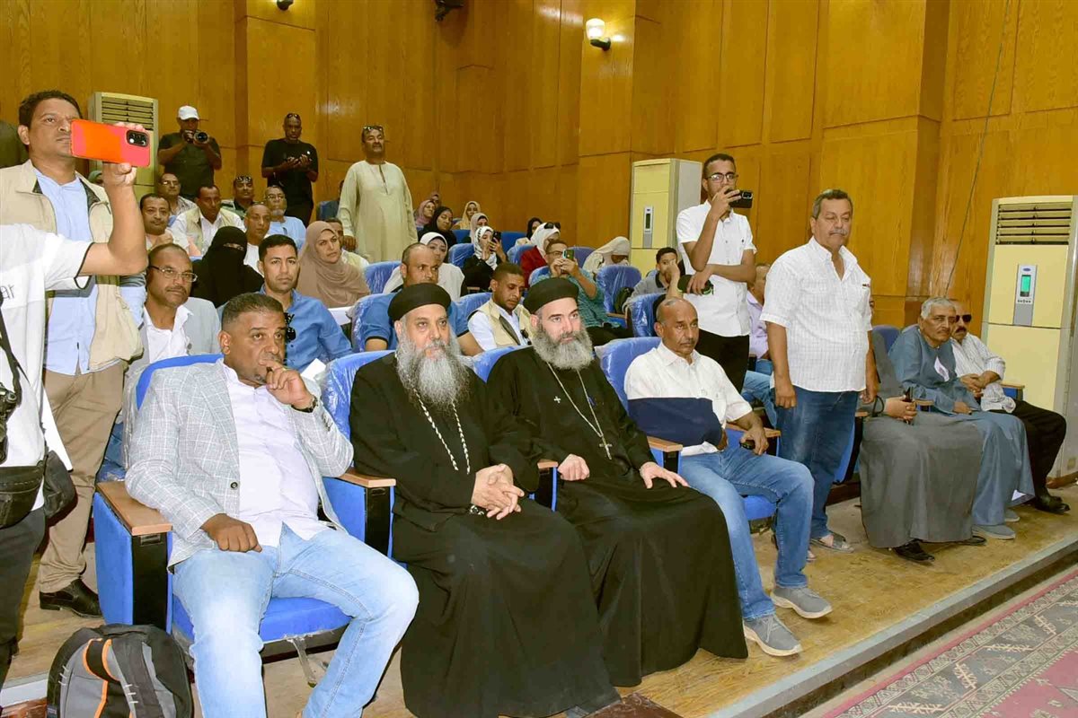 محافظ الأقصر يكرم فريق مشروع إعادة إحياء إسنا