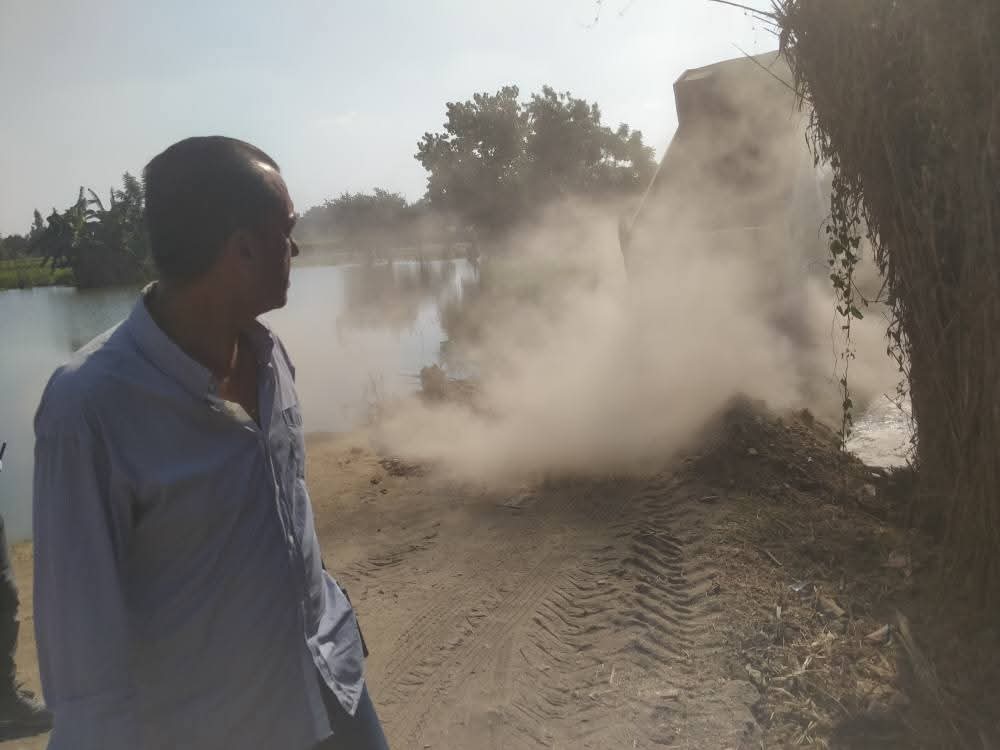 المنوفية تبدأ تعلية الطريق الرابط بين قرى جزي وصنصفط والطرانة لمواجهة ارتفاع منسوب النيل