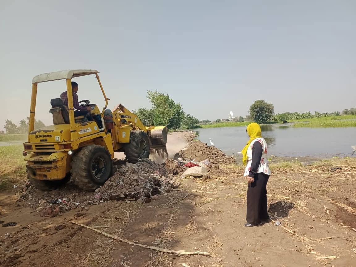 المنوفية تبدأ تعلية الطريق الرابط بين قرى جزي وصنصفط والطرانة لمواجهة ارتفاع منسوب النيل