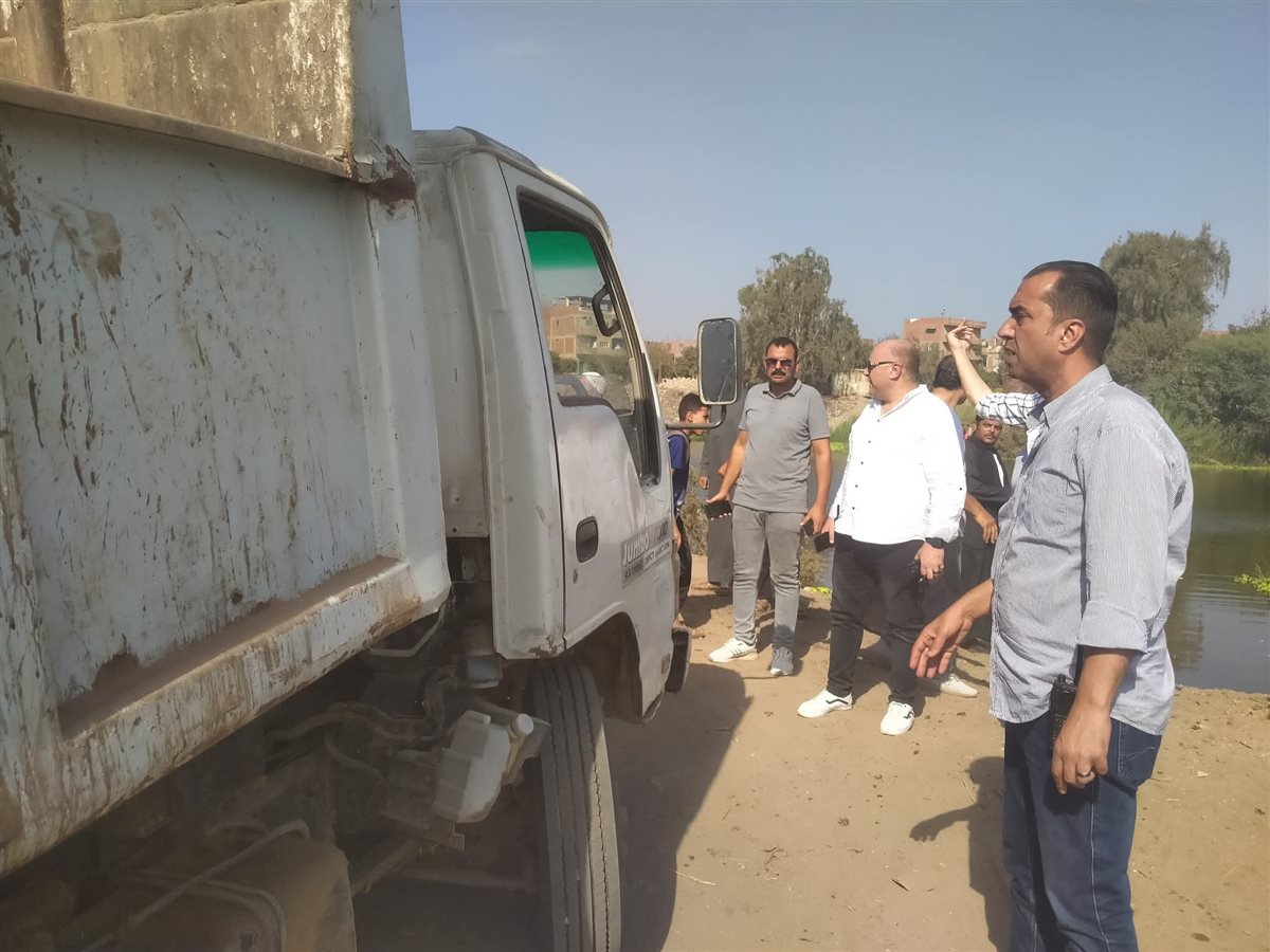 المنوفية تبدأ تعلية الطريق الرابط بين قرى جزي وصنصفط والطرانة لمواجهة ارتفاع منسوب النيل