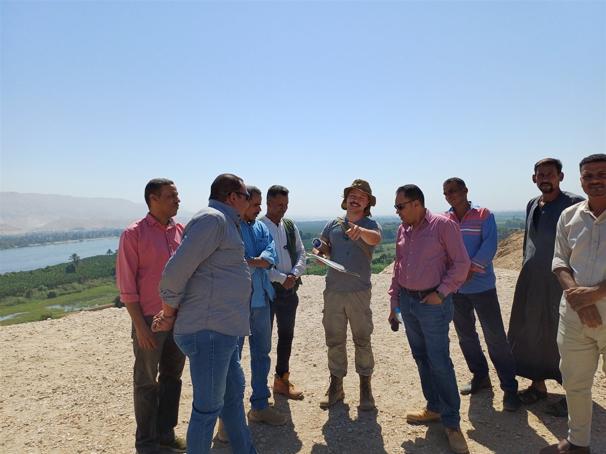 مدير عام آثار الأقصر يتفقد منطقة الجبلين الأثرية بإسنا
