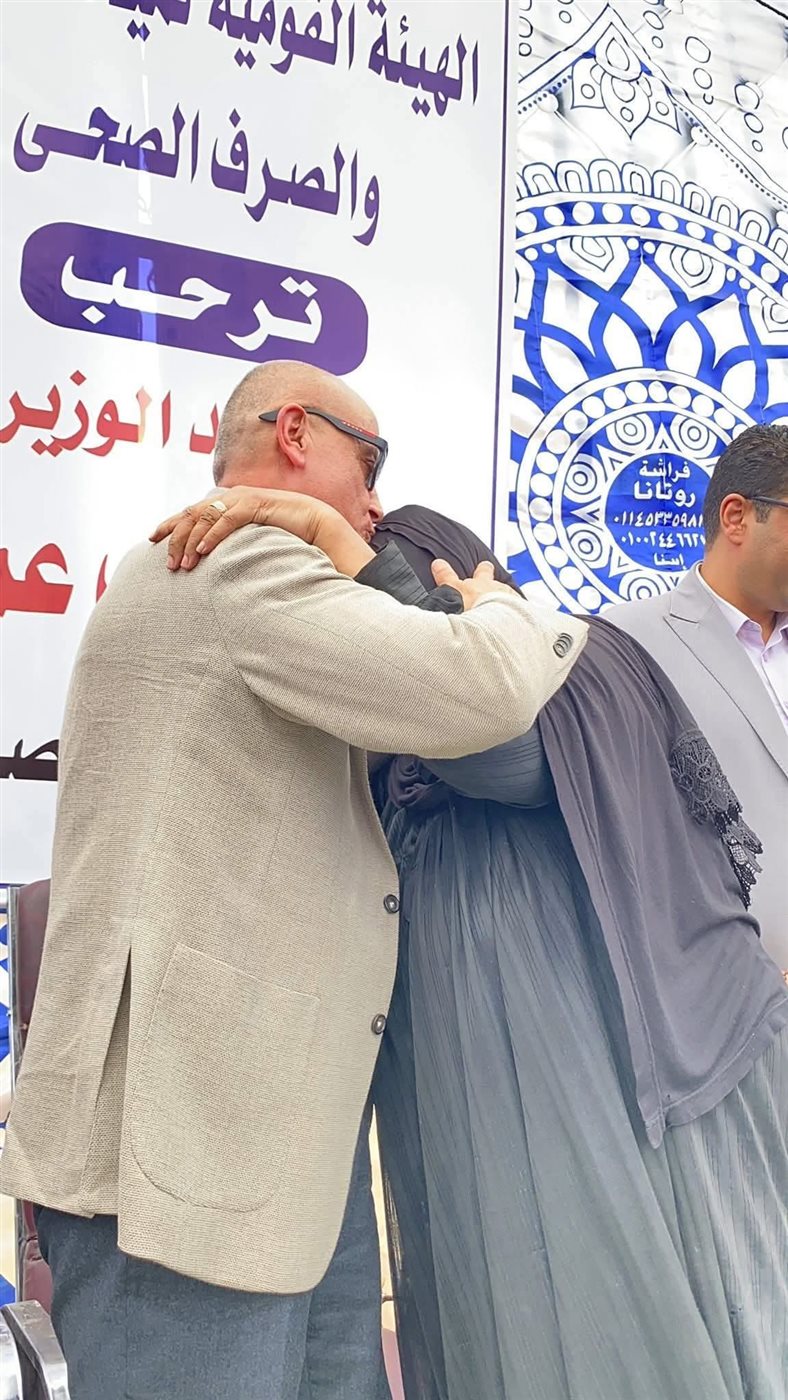 مشهد مؤثر لإستقبال محافظ الأقصر في إسنا 