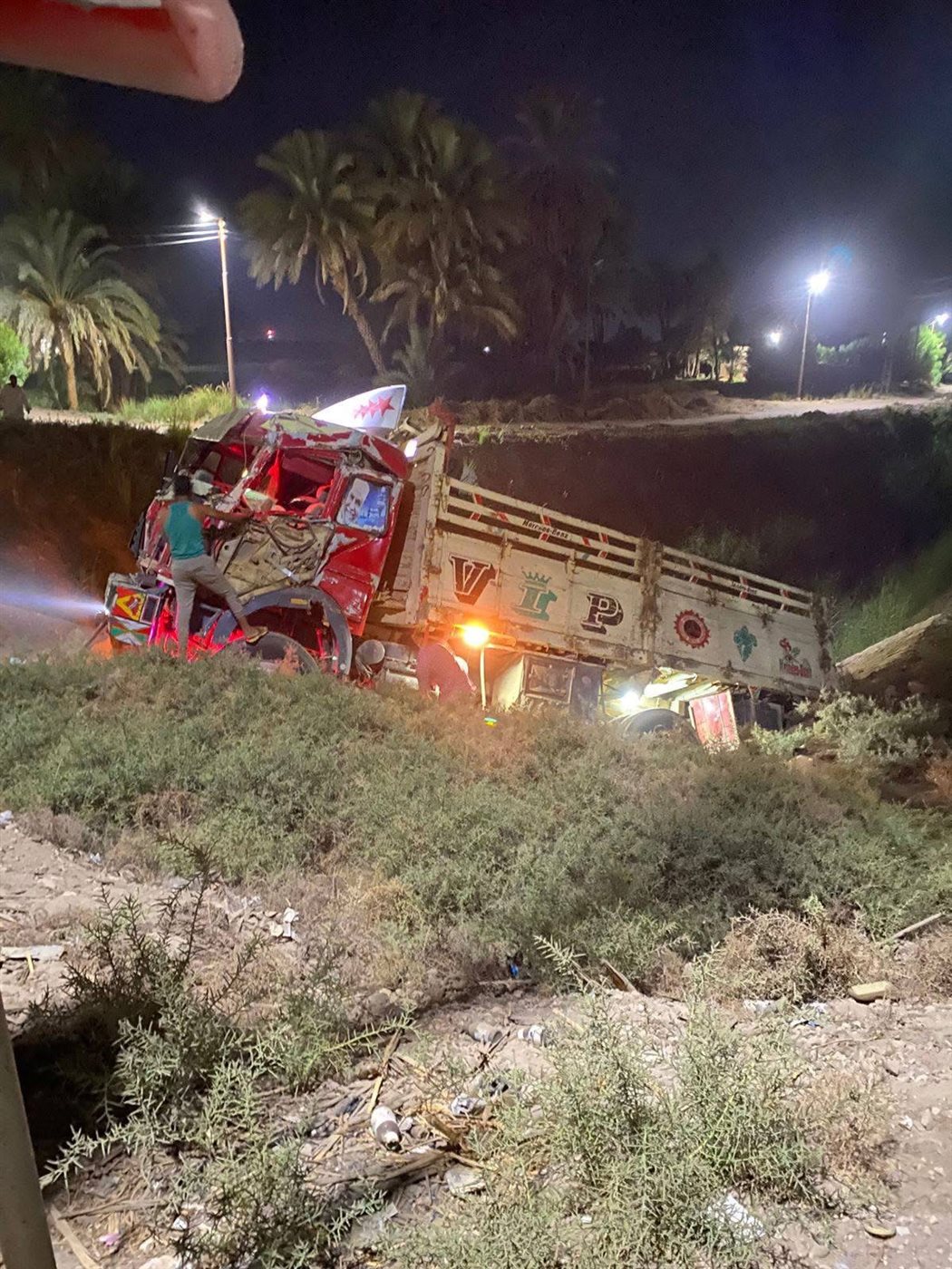 حادث تصادم بين نقل ثقيل ودراجة نارية