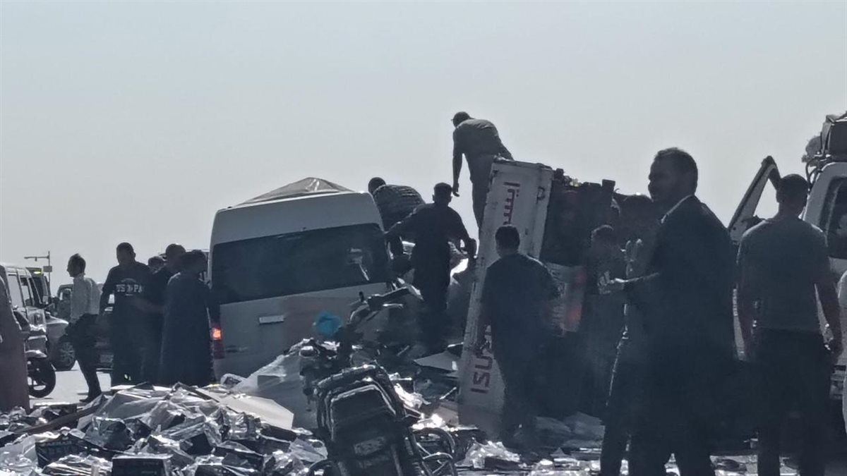 حادث تصادم ميكروباص وسيارة نقل