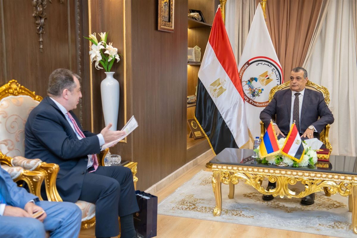 وزير الدولة للإنتاج الحربي يستقبل السفير الأرميني لبحث أوجه التعاون المشترك 