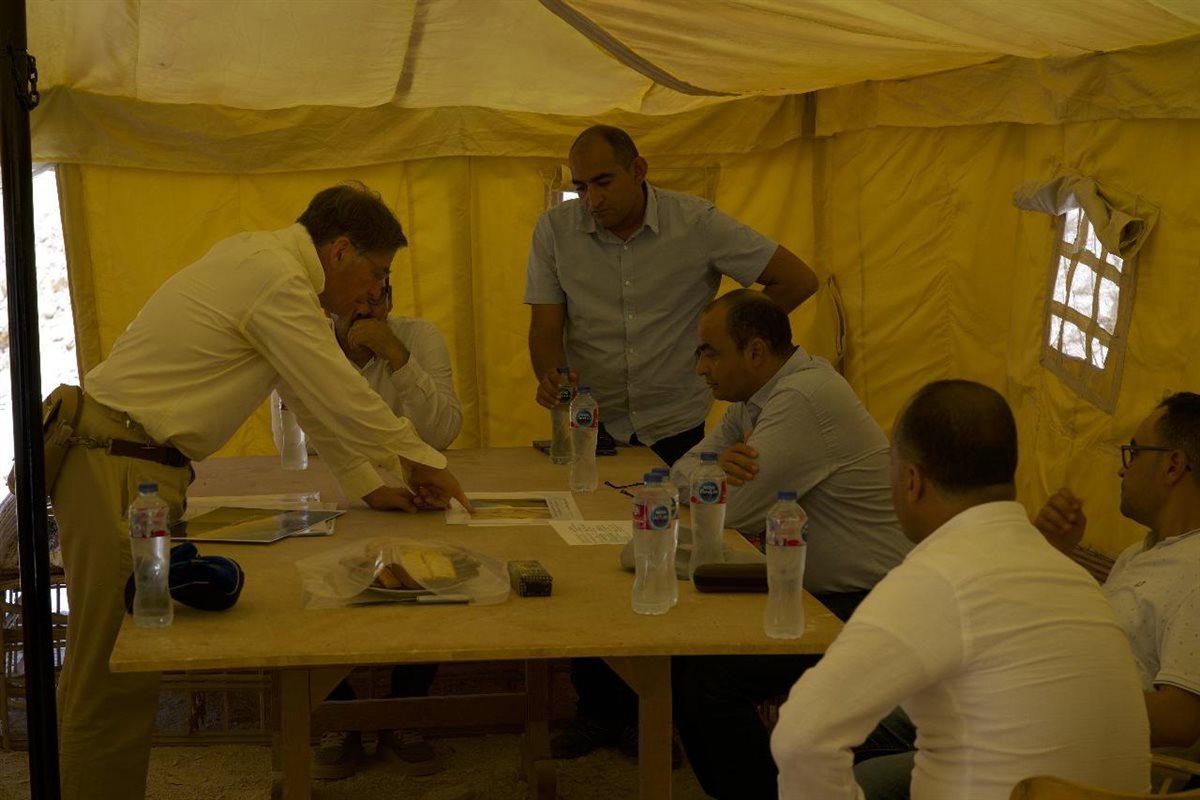 أمين الأعلى للآثار يتفقد مشروعي ترميم الصرح الأول لمعبد الرامسيوم ومقبرة تحتمس الثاني