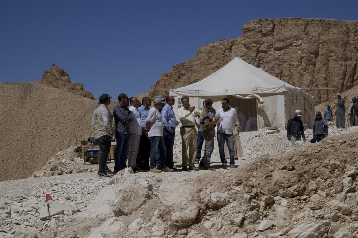 أمين الأعلى للآثار يتفقد مشروعي ترميم الصرح الأول لمعبد الرامسيوم ومقبرة تحتمس الثاني