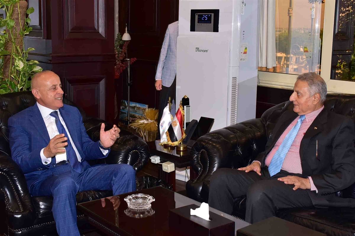 محافظ الأقصر ومدير مكتبات مصر العامة&nbsp;