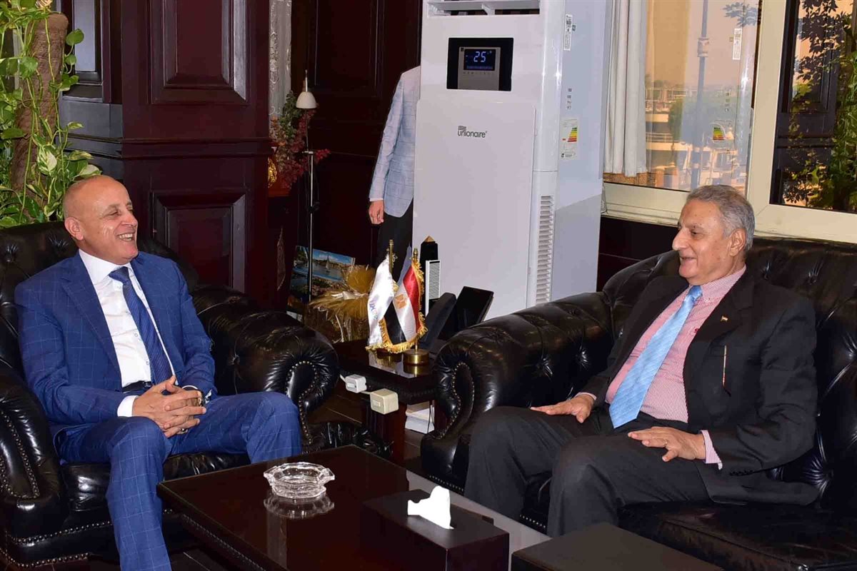 محافظ الأقصر ومدير مكتبات مصر العامة&nbsp;