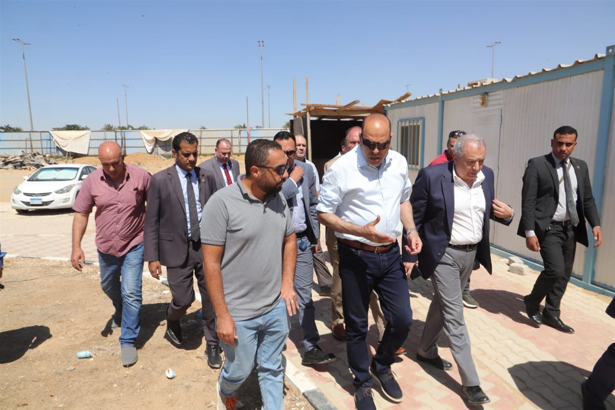 وزير العمل يقود حملة بنفسه إلى مواقع عمل ومشروعات تحت الإنشاء بالعاصمة الإدارية الجديدة