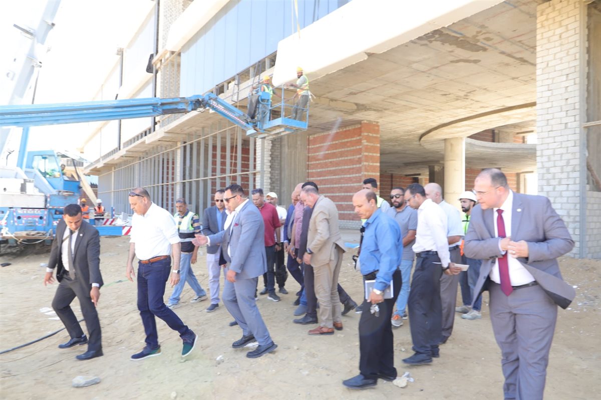 وزير العمل يقود حملة بنفسه إلى مواقع عمل ومشروعات تحت الإنشاء بالعاصمة الإدارية الجديدة