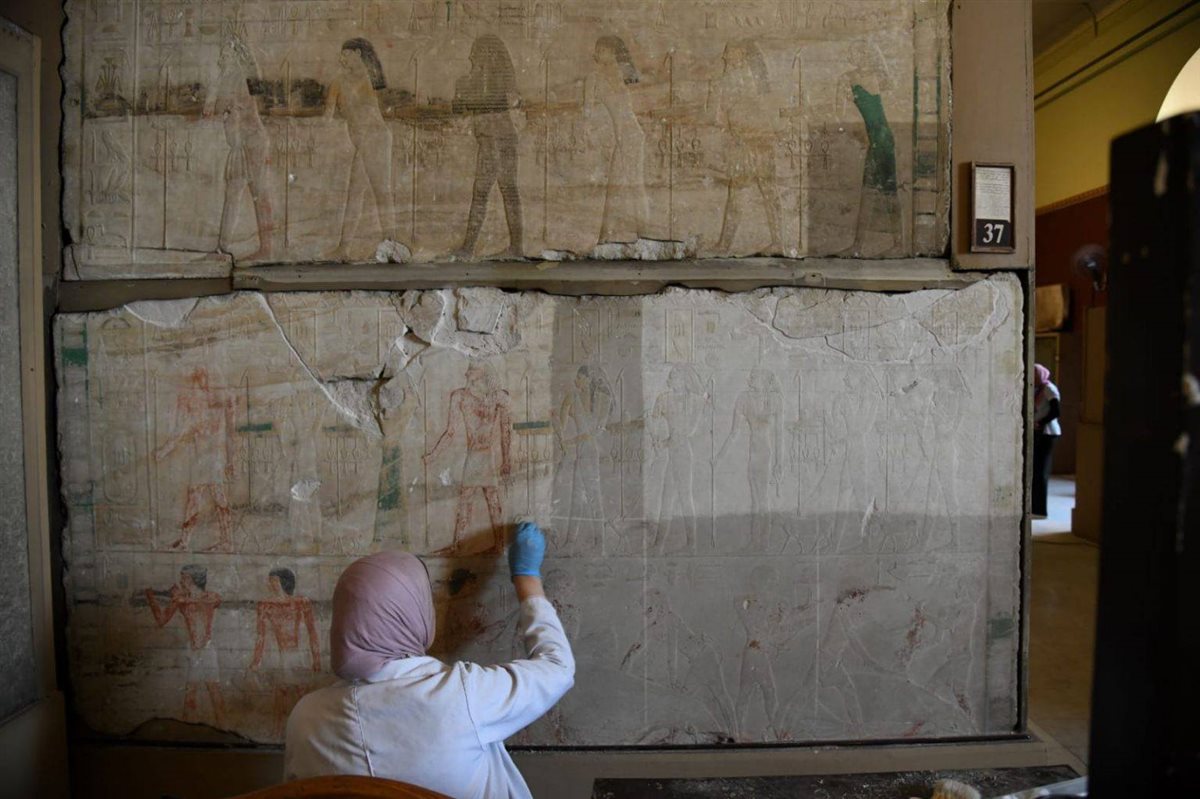 مشروع ترميم نقوش المعبد الجنائزي للملك ساحورع بالمتحف المصري