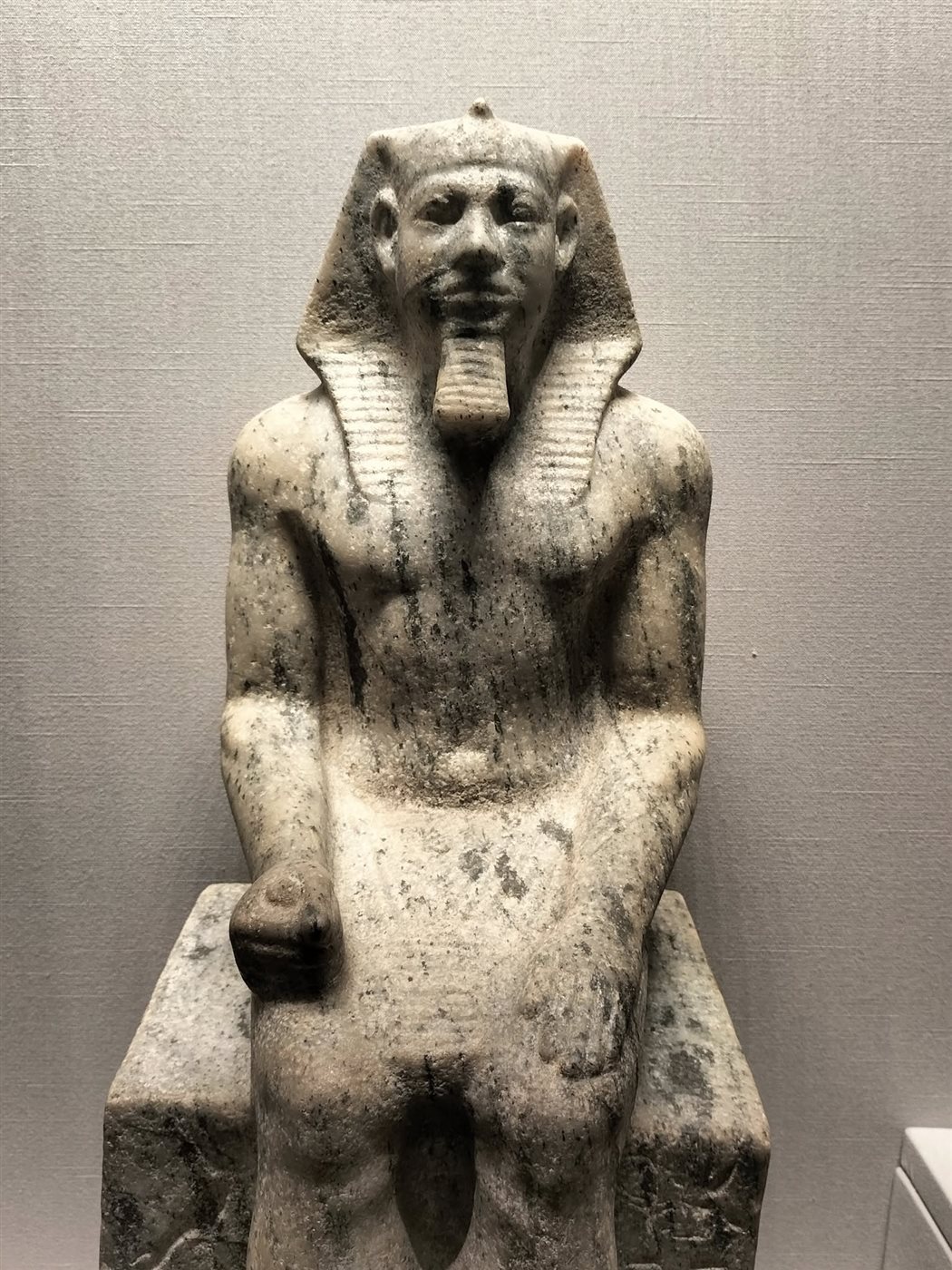  تمثال نادر للملك منكاورع من الأسرة الرابعة