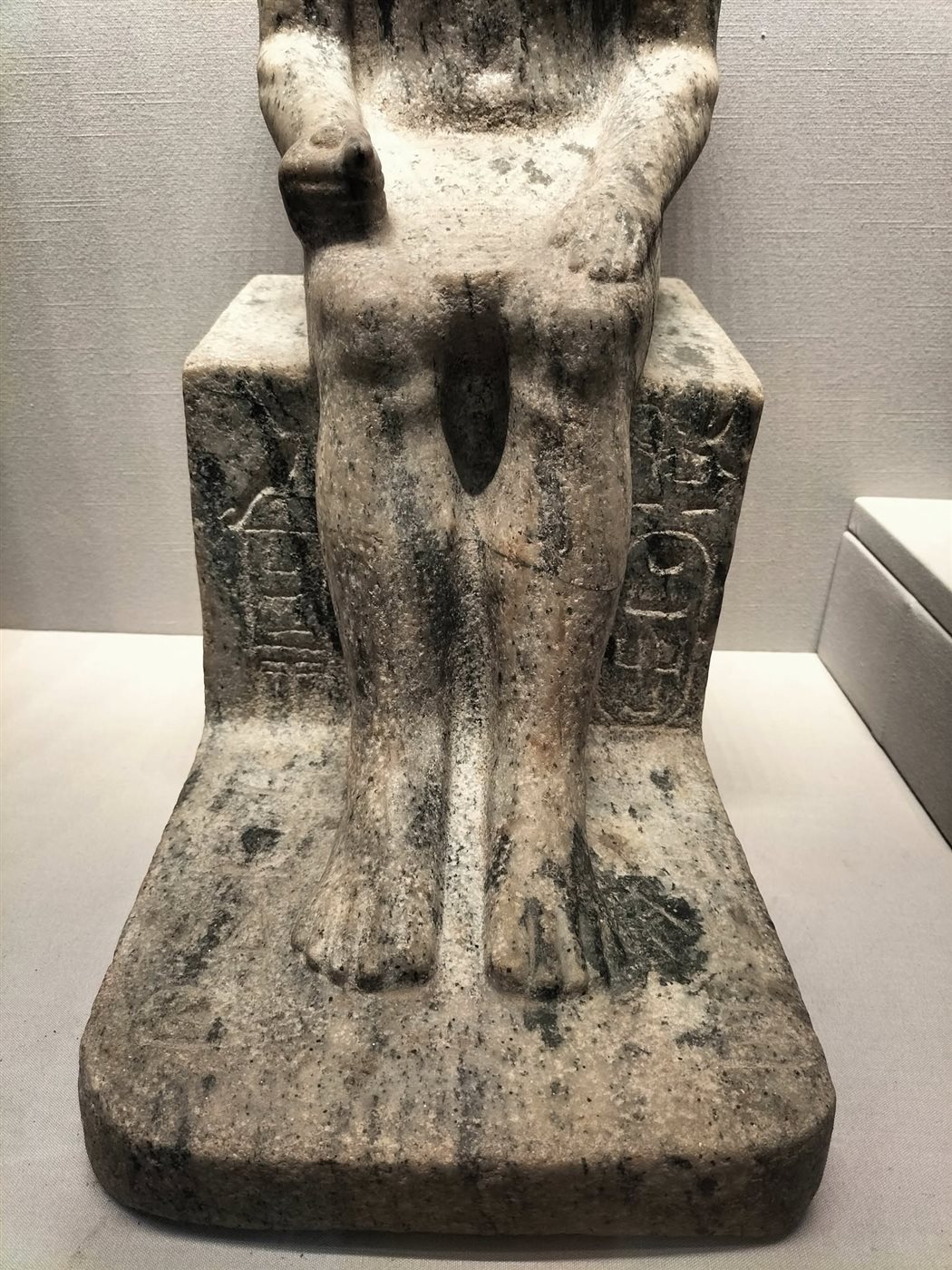  تمثال نادر للملك منكاورع من الأسرة الرابعة