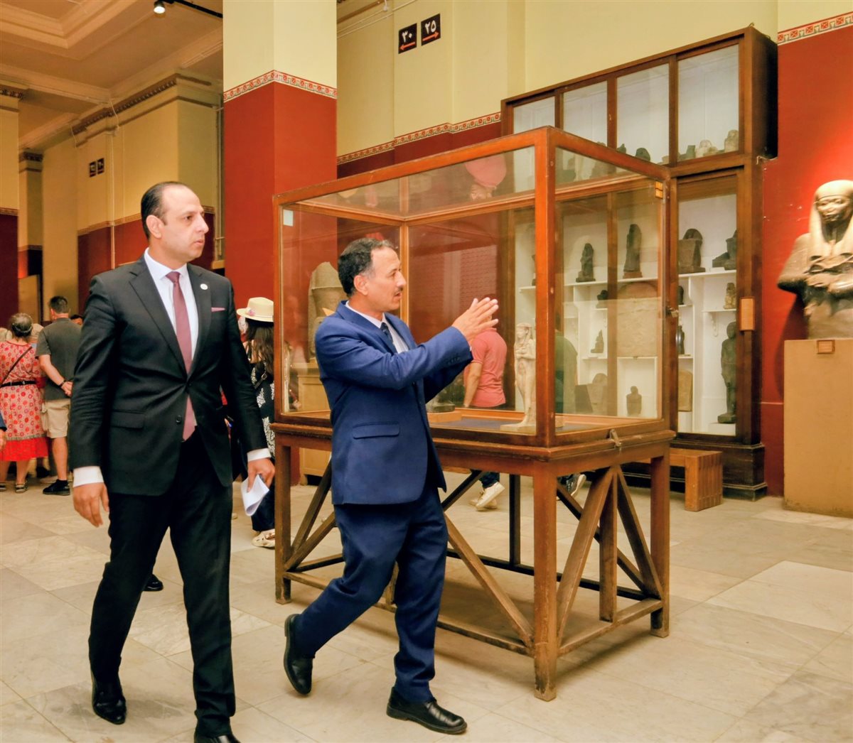 النيابة الإدارية تعاين معمل الترميم بالمتحف المصري بالتحرير 