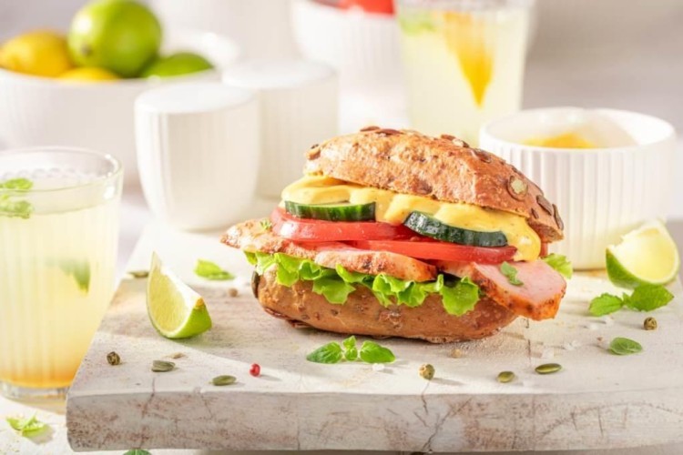 طريقة عمل ساندويتش الدجاج المشوي بالخضار