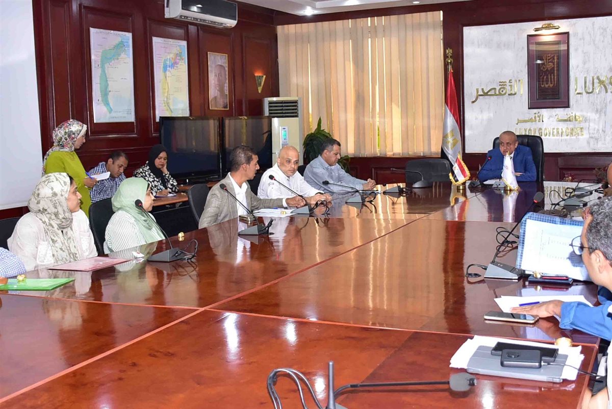 محافظ الاقصر وإجتماع ذوى الهمم