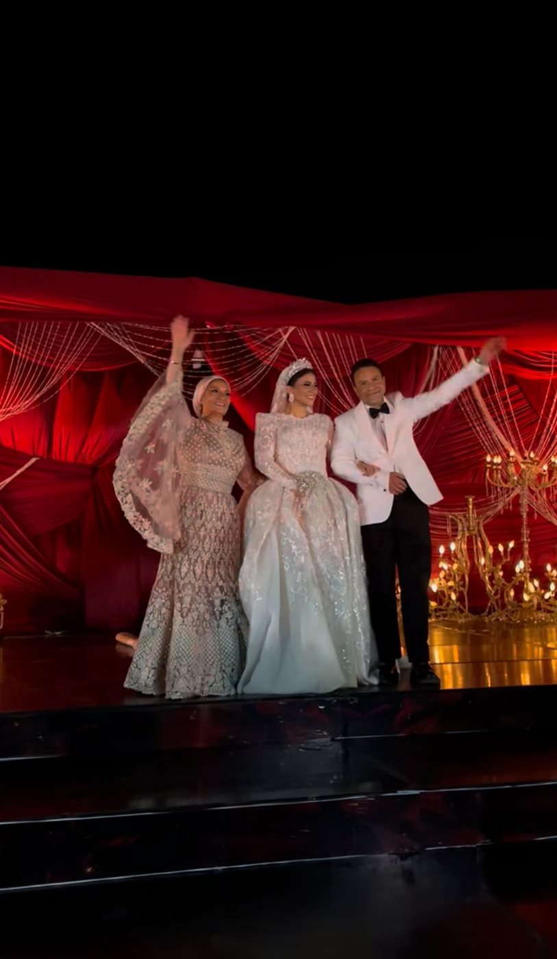 هبة قطب تحتفل بـ زفاف ابنتها الميك أب أرتيست دينا هشام