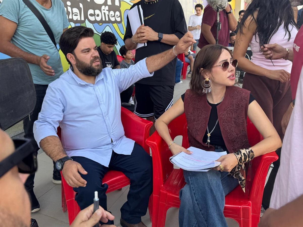 لقطات لـ محمد عبد الرحمن وياسمين رئيس من كواليس تصوير فيلم ماما وبابا