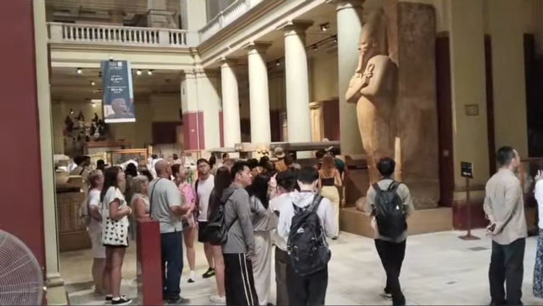 جانب من توافد الزائرين 