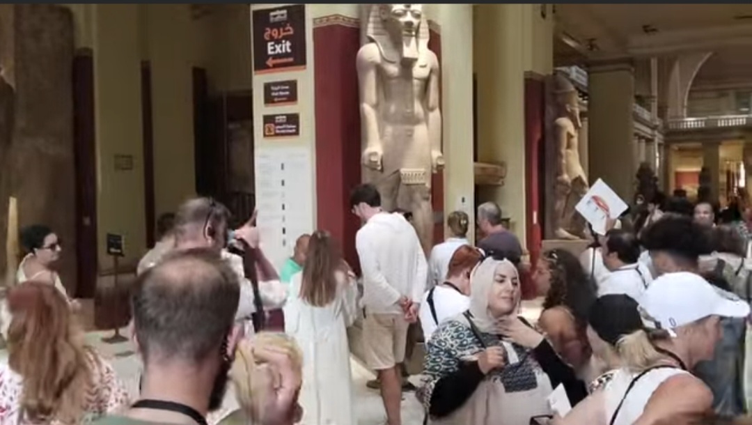 جانب من توافد الزائرين 