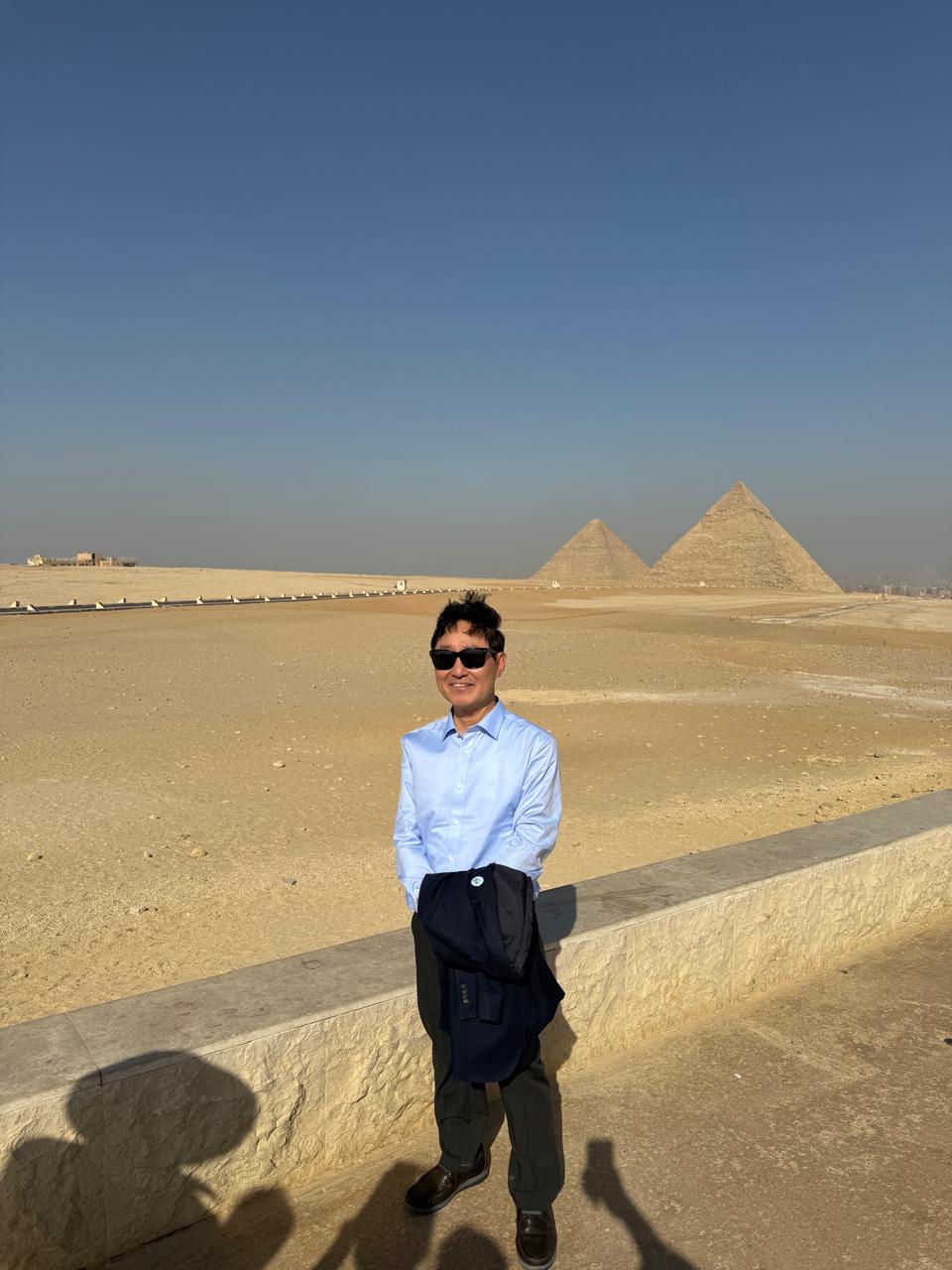 المبعوث الرئاسي لجمهورية كوريا الجنوبية يزور أهرامات الجيزة 