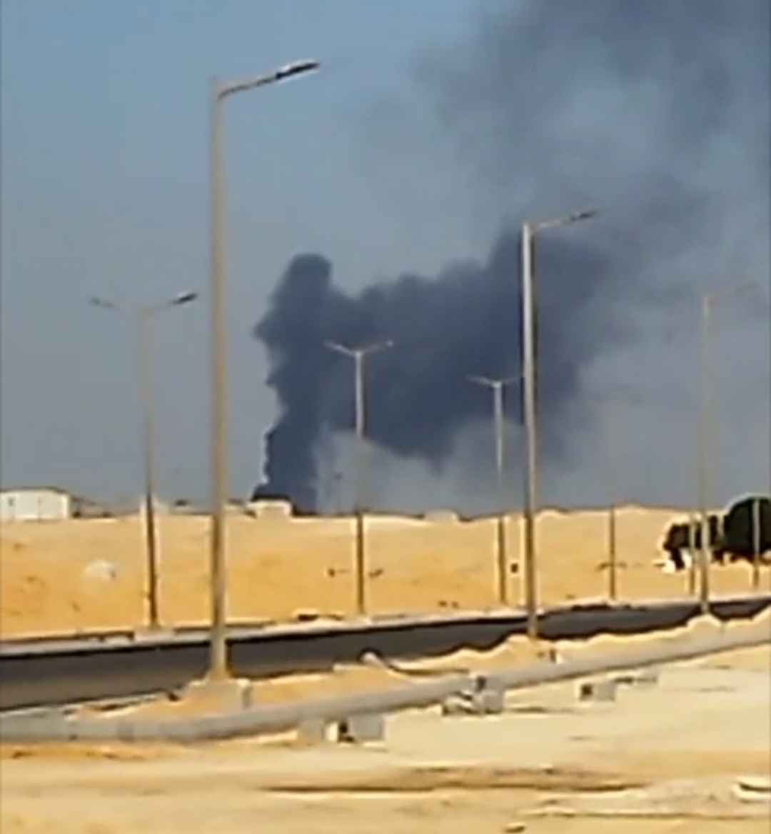 السيطرة على حريق نشب في مخلفات صناعية بأرض فضاء بمركز بدر