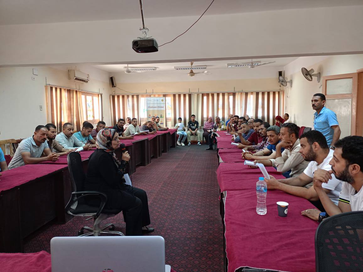 مديرية العمل بسوهاج تسلم 35 عقد عمل لأشخاص من ذوي الإعاقة