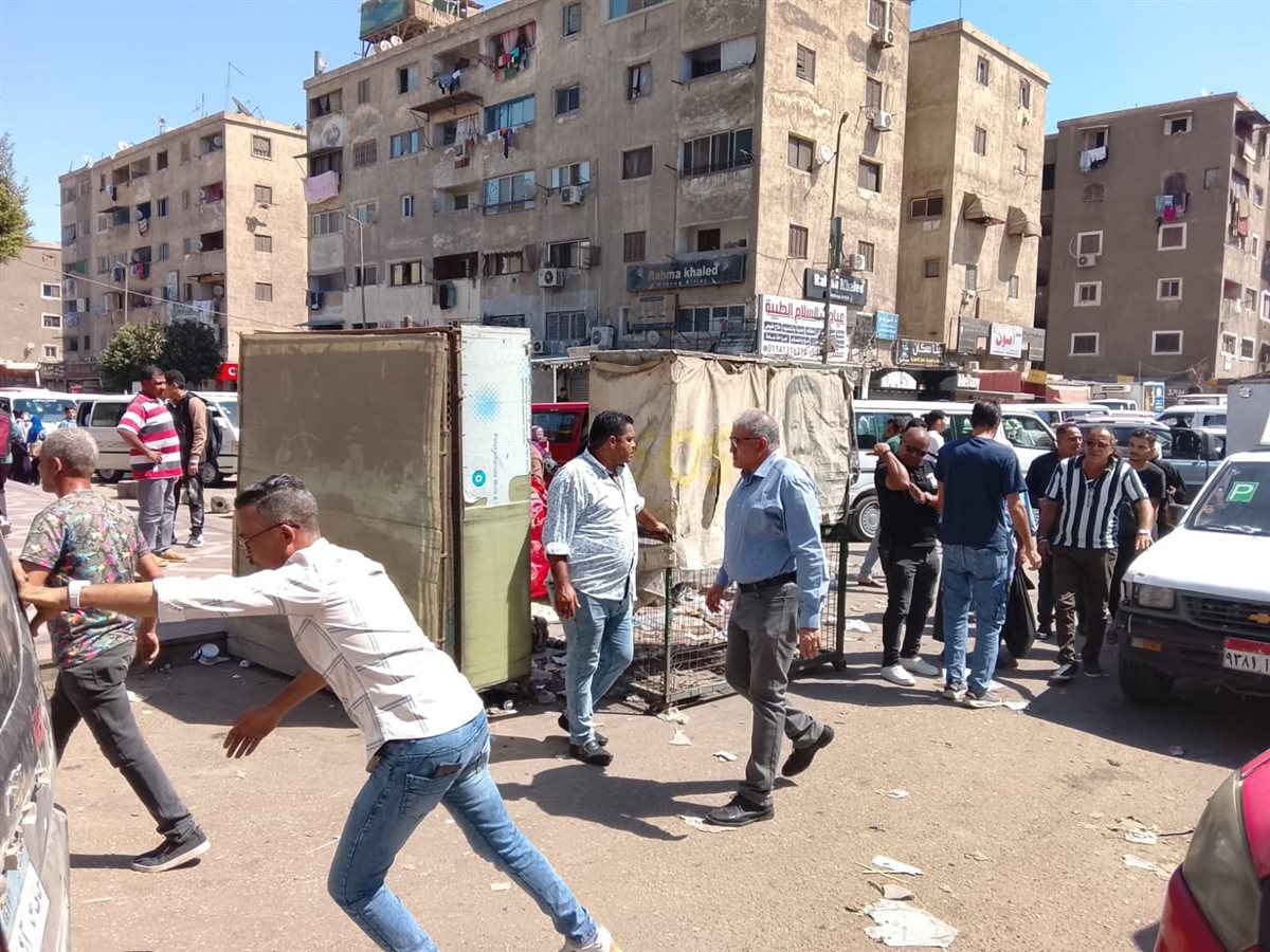 رئيس حي السلام أول يقود حملات موسعة لإزالة الإشغالات