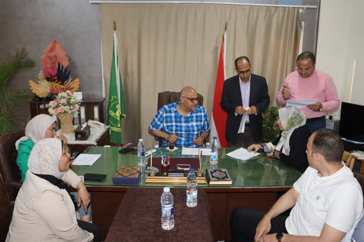 محافظ القليوبية يعقد اللقاء الأسبوعي للمواطنين بكفر شكر لحل مشاكلهم وتلبية احتياجاتهم 