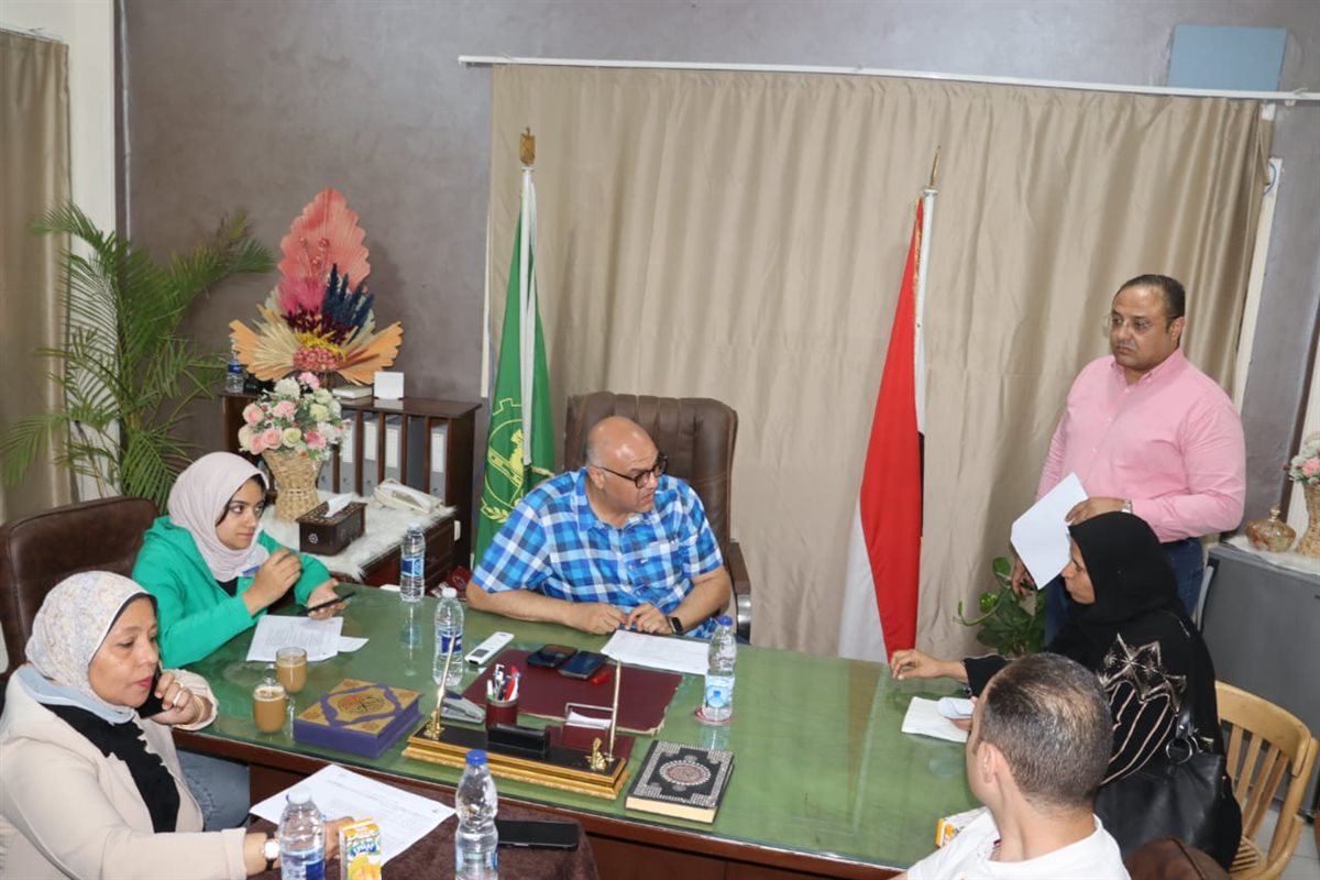 محافظ القليوبية يعقد اللقاء الأسبوعي للمواطنين بكفر شكر لحل مشاكلهم وتلبية احتياجاتهم 