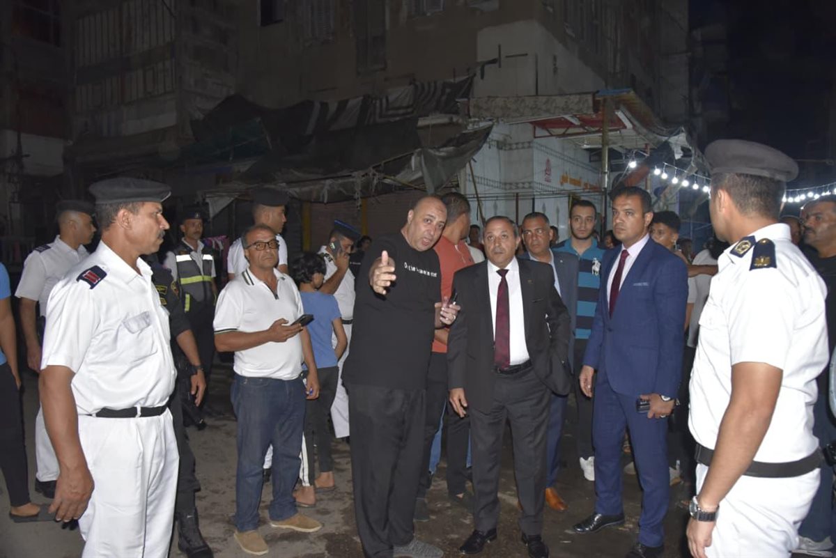 محافظ بورسعيد خلال جولته بحي العرب 