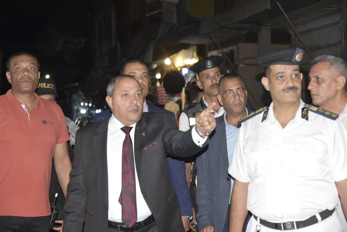 محافظ بورسعيد خلال جولته بحي العرب 