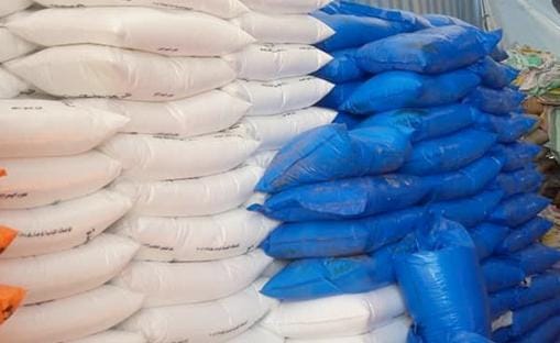 ضبط 100 شيكارة أسمدة مجهولة المصدر خلال حملات تموينية بالبحيرة 