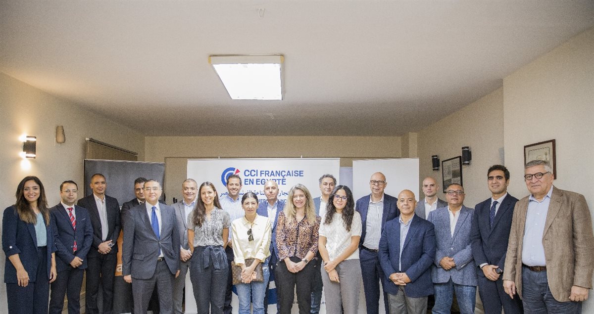 <strong>جانب من اجتماع لجنة الصناعة </strong>