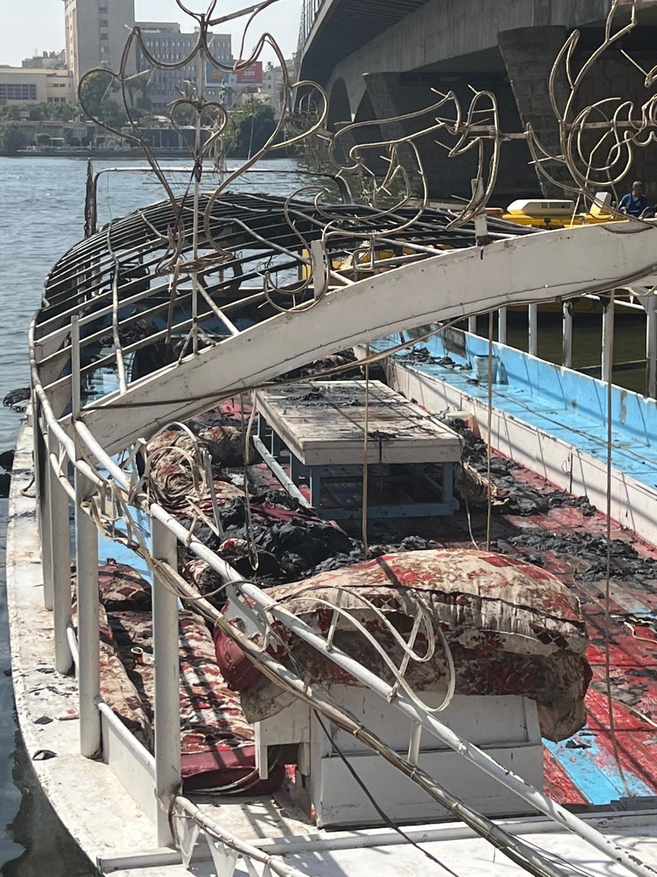  حريق مركب نيلى أسفل كوبرى عباس بالمنيل