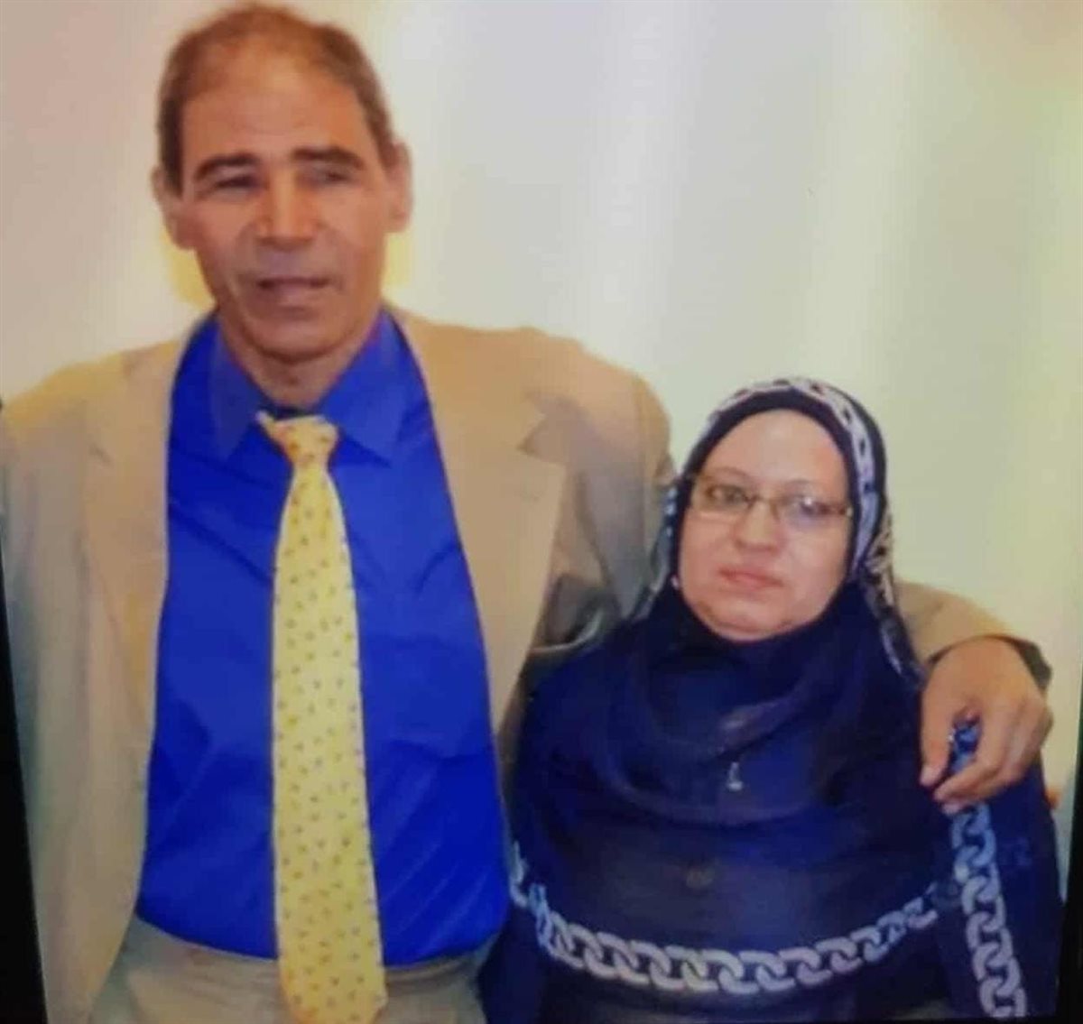 السيدة الراحلة وزوجها الطبيب الشهير