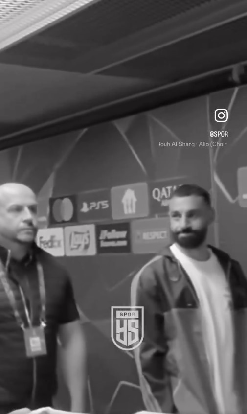 شبكة تركية تزعم رفض محمد صلاح التوقيع على قميص فلسطين