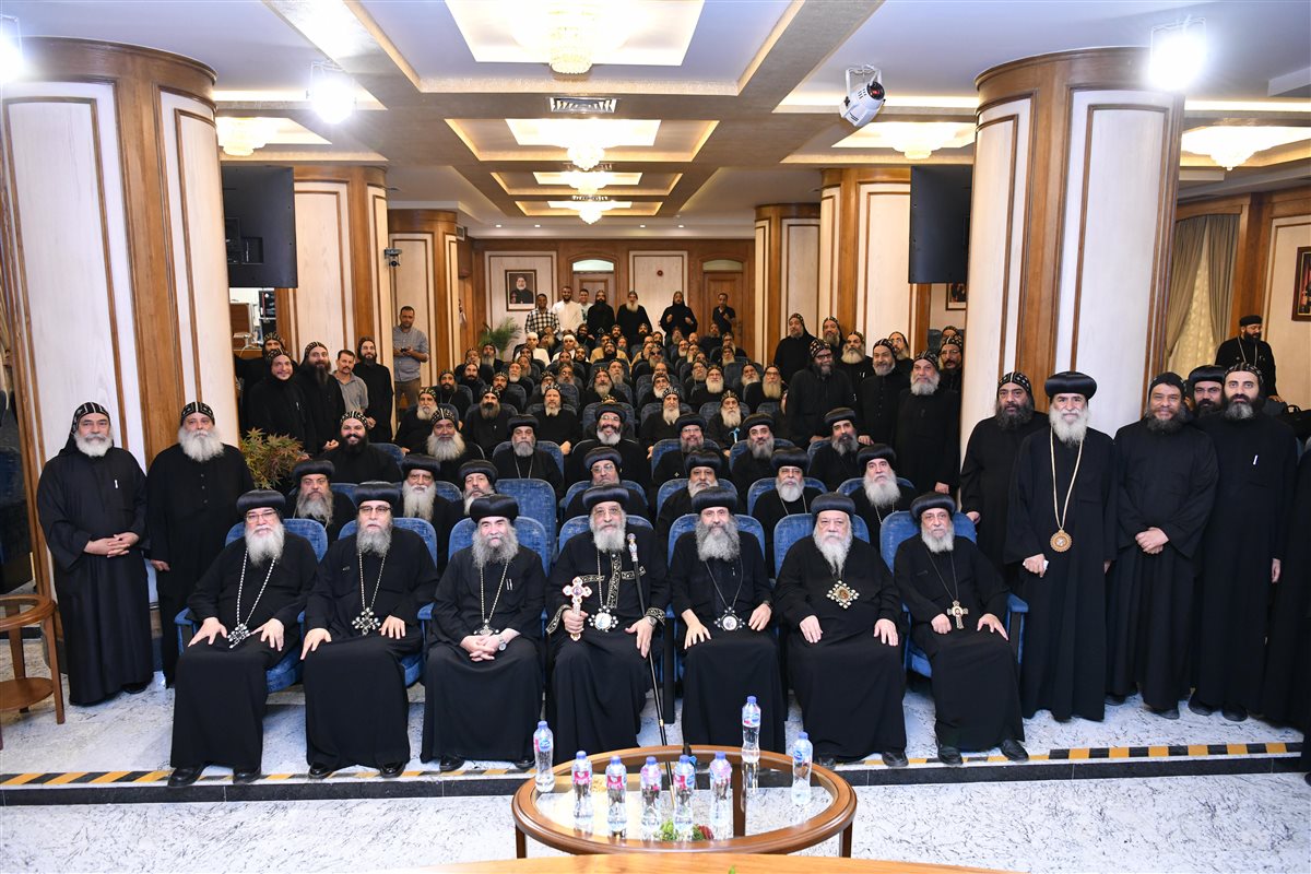 نشاط رعوي مكثف للبابا تواضروس الثاني بالدير المحرق