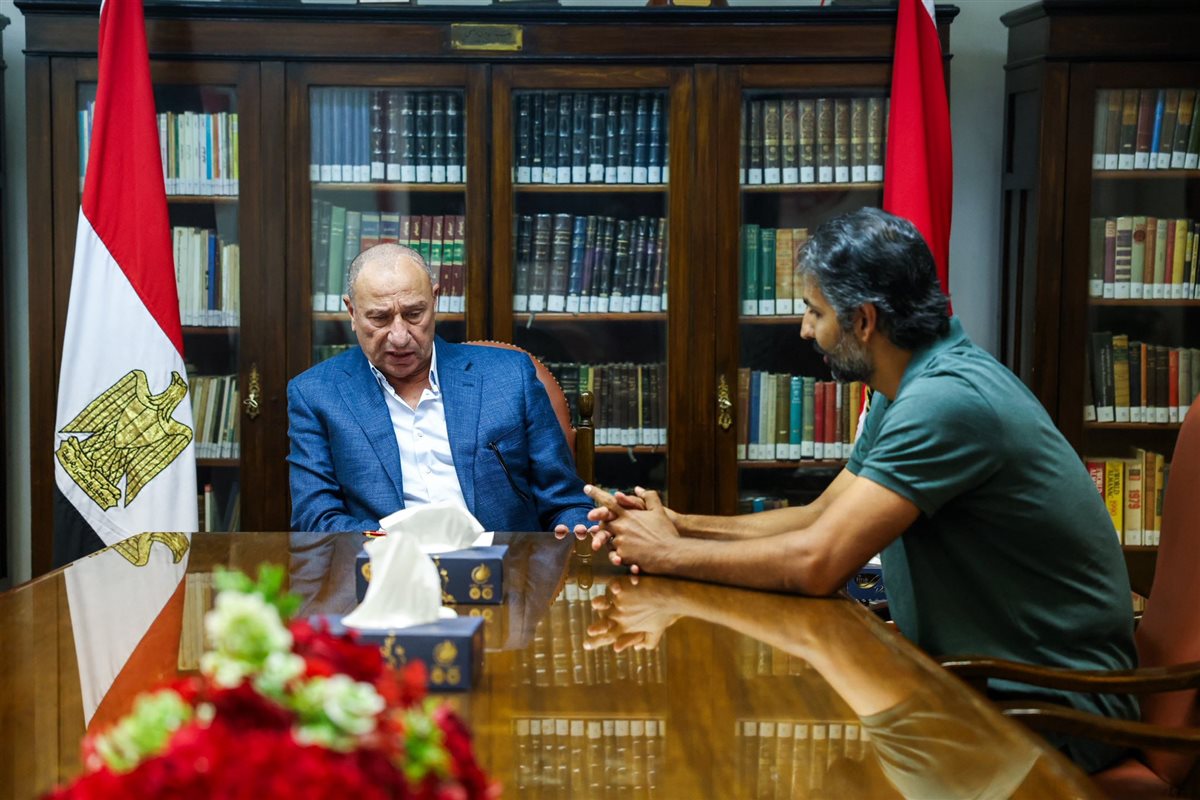 الخطيب يستقبل عددا من المرشحين المحتملين لخوض انتخابات الأهلي