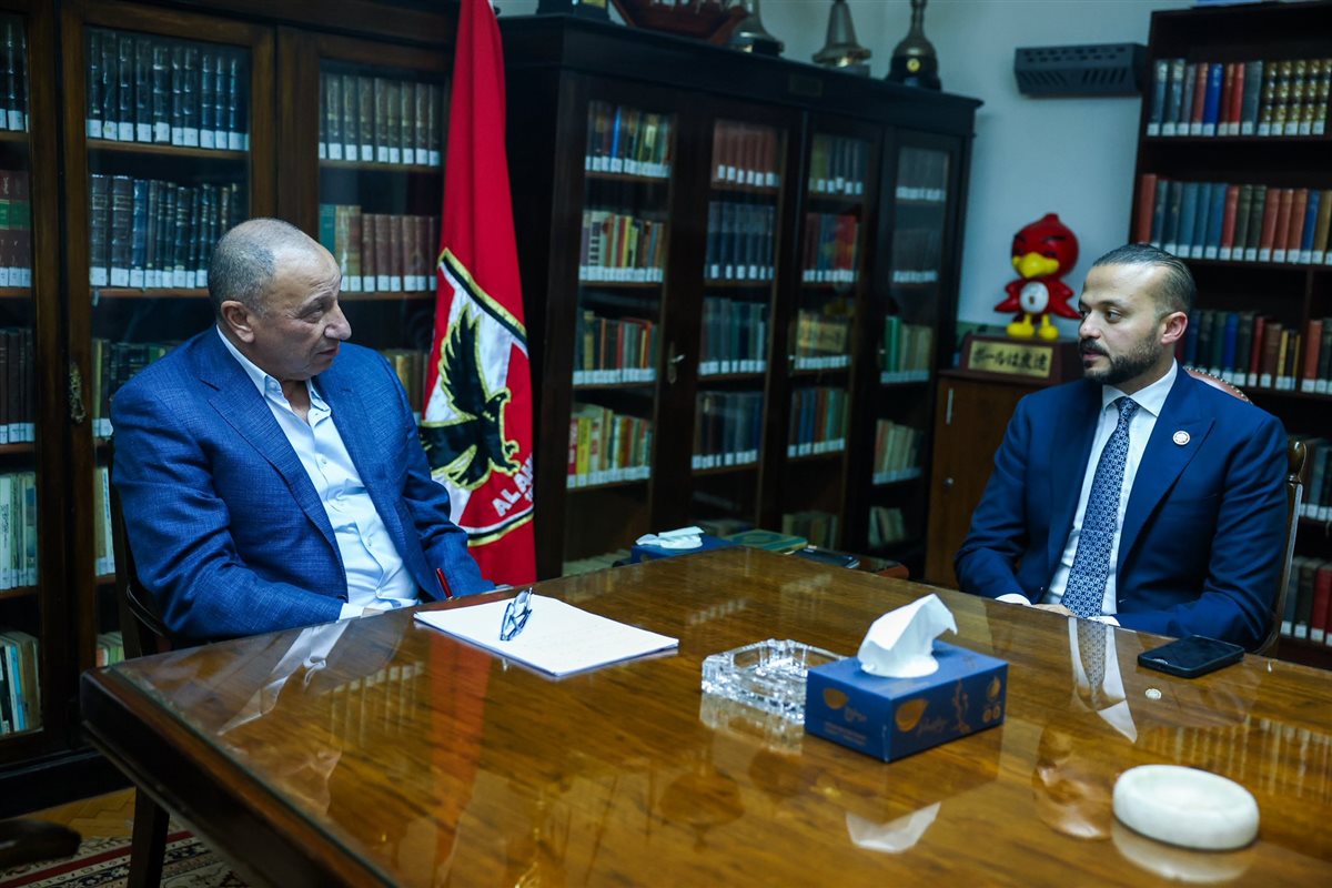 الخطيب يستقبل عددا من المرشحين المحتملين لخوض انتخابات الأهلي