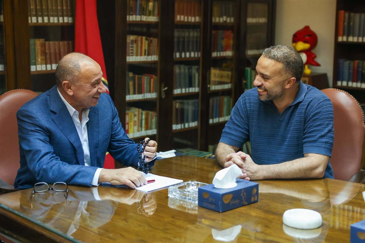 الخطيب يستقبل عددا من المرشحين المحتملين لخوض انتخابات الأهلي