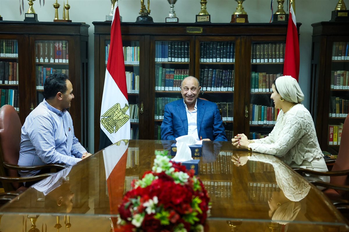 الخطيب يستقبل عددا من المرشحين المحتملين لخوض انتخابات الأهلي