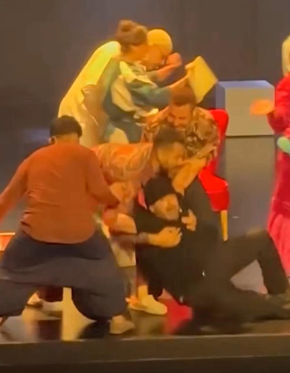 بعد تعرضه لحادث.. أول ظهور لـ أحمد السقا في العرض المسرحي وهنا القاهرة لدعم المواهب الشابة