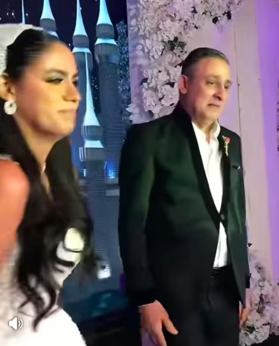 تأثر الفنان أشرف طلبة في حفل زفاف ابنته.. وسط حضور كوكبة من نجوم الفن