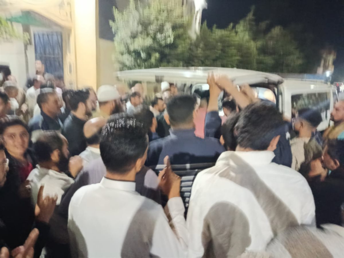 أثناء تشيع جثمان الطالب