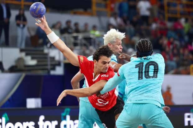 القنوات المفتوحة الناقلة لمشاهدة بث مباشر مباراة الأهلي ضد ماجديبورج اليوم