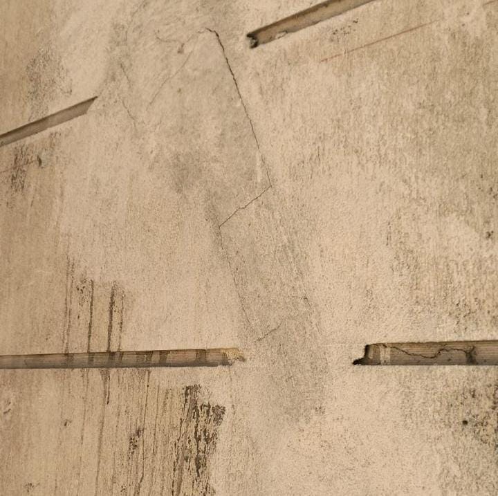 صور تظهر عيوب التشطيب داخل الكمبوند