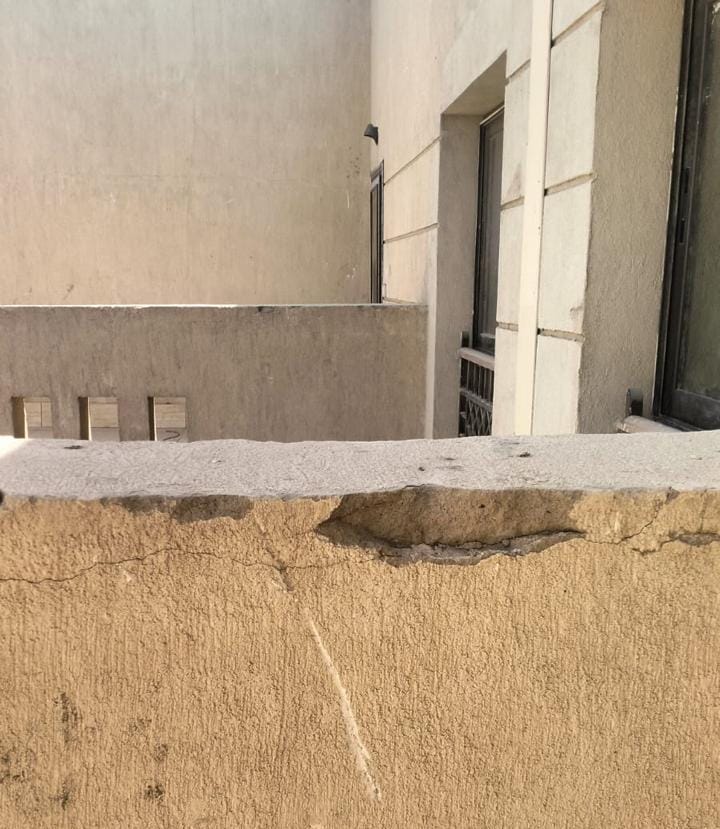 صور تظهر عيوب التشطيب داخل الكمبوند