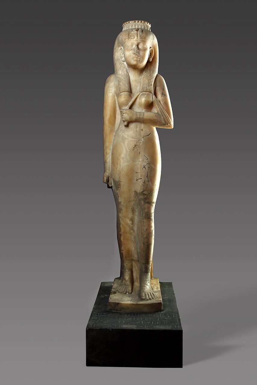 تمثالًا نادرًا من الألباستر للأميرة كوشية